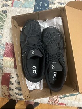 Brand new On Cloud Women’s color Black size 7.5 Shoes